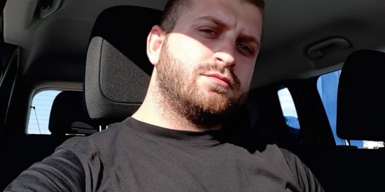 “Jam keq o babë, m’kanë gjujt”, dëshmon babai i Andi Malokut në GJKKO, përplaset me të akuzuarin: Pse kishe për qëllim të më vrisje?