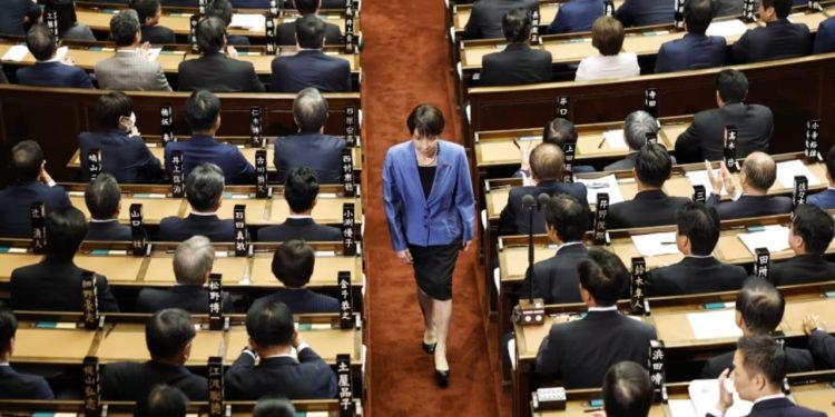 Japonia emëron për herë të parë një grua në postin e kryeministres.