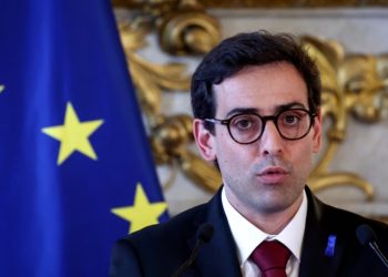 KE-ja sugjeron rritjen e dyfishte të tarifave për importet e çelikut, një masë për të “frenuar” konkurrencën nga Kina.