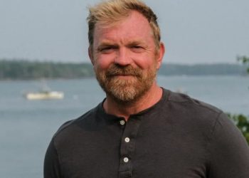 Kandidati për Senatin e Shteteve të Bashkuara i kërkon falje pas controversës për tatuazhin e tij që u ngjante simbolit nazist.