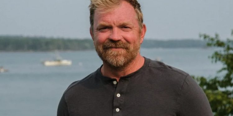 Kandidati për Senatin e Shteteve të Bashkuara i kërkon falje pas controversës për tatuazhin e tij që u ngjante simbolit nazist.