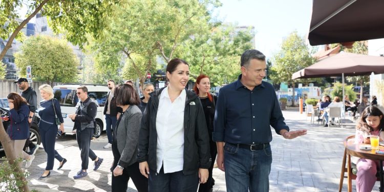 Kandidatja e Partisë Socialiste për Tiranën vazhdon turin e saj të takimeve, Balla: Ogerta i drejtohet edhe demokratëve, ajo është për të gjithë.