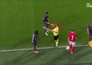 Kaos në Belgjikë: Ndeshja e kampionatit ndërpritet pas sulmit të tifozit ndaj gjyqtarit me një gotë.