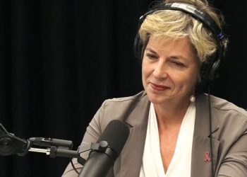 “Ke një histori të gjatë, ashtu si fjalimet e mia” / Rama thërret në Podkast ministren e re të shëndetësisë, duke bërë shaka: Duhet të ushtrosh shqipen.