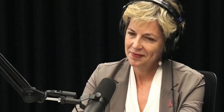 “Ke një histori të gjatë, ashtu si fjalimet e mia” / Rama thërret në Podkast ministren e re të shëndetësisë, duke bërë shaka: Duhet të ushtrosh shqipen.