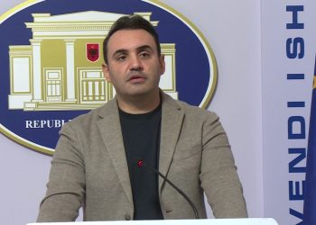 “Këlliçi: Opozita po i hiqet e drejta e fjalës, Peleshi ndërpreu seancat me urdhër të Ballës”