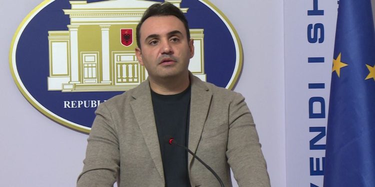 “Këlliçi: Opozita po i hiqet e drejta e fjalës, Peleshi ndërpreu seancat me urdhër të Ballës”