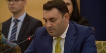 Këlliçi: Shqipëria është shumë larg direktivave të BE-së, keqmenaxhimi i energjisë pengon arritjen e objektivave për vitin 2030