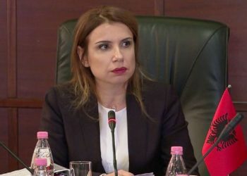 Kërkesa e Naureda Llagamit shpallet “jashtë juridiksioni” nga Gjykata Administrative për garën në Kushtetuese.