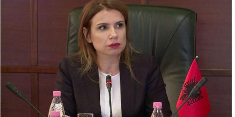 Kërkesa e Naureda Llagamit shpallet “jashtë juridiksioni” nga Gjykata Administrative për garën në Kushtetuese.