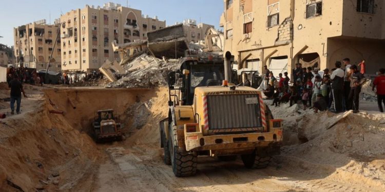 Kërkimet vazhdojnë për gjetjen e trupave të pengjeve në Gaza, ndërsa grupet ushtarake palestineze kërkojnë ndihmën e komunitetit ndërkombëtar.