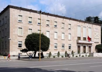 Këshilli i Ministrave miraton ndryshimet në përbërjen e institucioneve dhe shkarkon dy prefektë, publikon emrat e zëvendësuesve.