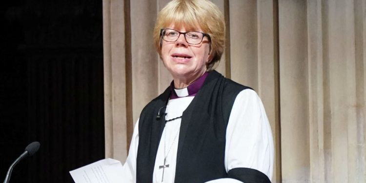 Kisha anglikane emëron për herë të parë një grua si Kryepeshkop, prezantohet Sarah Mullaly.