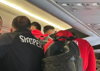 Kombëtarja arrin në Serbi: Pa ndalesa dhe me masa të rrepta sigurie