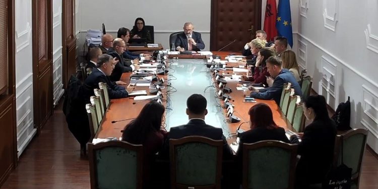 Komisioni i Ligjeve shpall përsëri pozitën e lirë për Avokatin e Popullit, opozita shpreh kundërshtinë.