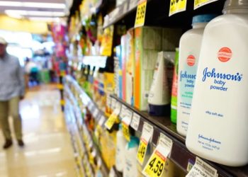 Kompania Johnson & Johnson obligohet të paguajë 966 milionë dollarë dëmshpërblim pas vdekjes nga kanceri i shkaktuar nga pluhuri i talkut.
