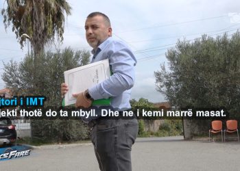 Komshiu ndërtuon mur pa leje dhe hap derë pranë dritareve, IMT pengon qytetaren: Dera do të mbyllet.