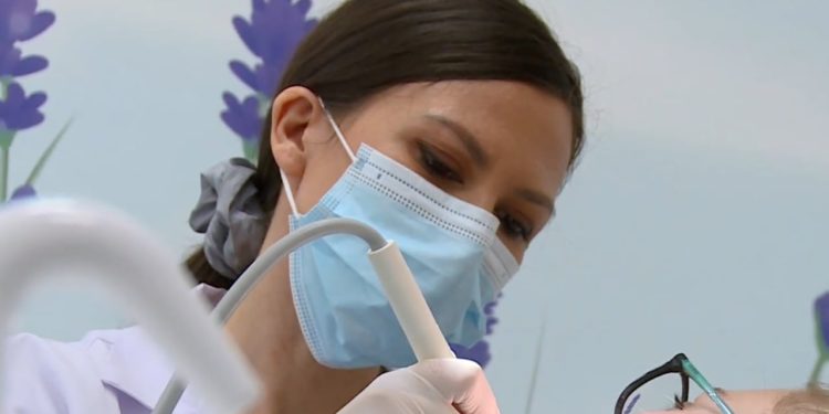 Konkurrencë për krijimin e dhëmbëve njerëzorë, hulumtuesit kanë për qëllim zëvendësimin e atyre që janë dëmtuar.