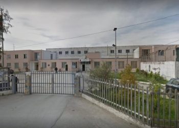 Kontroll i papritur në burgun e Durrësit, zbulohen 5 telefona celularë të fshehur në dushe.