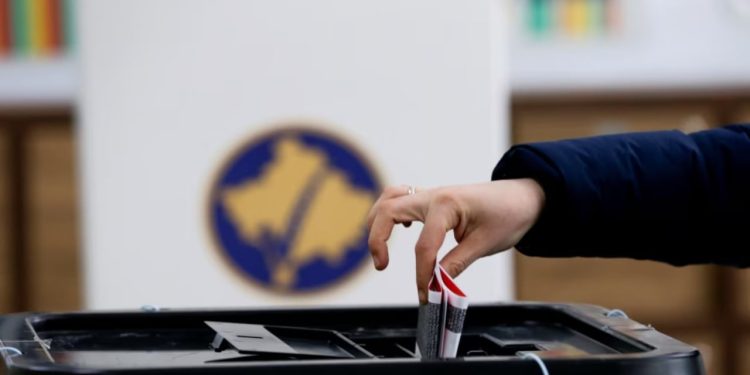 Kosova organizoi sot zgjedhje/mbyllen qendrat e votimit, publikohen rezultatet e para nga exit poll. Këtu janë liderët e mundshëm.