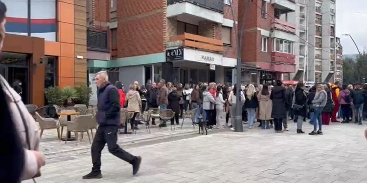 Kosova zhvillon sot zgjedhjet lokale, votimi është në proces.