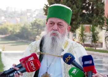 Krerët e komunitetit musliman dhe bektashi shprehin mbështetje për protestën dhe liderët e UÇK-së.