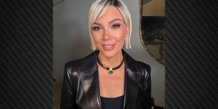 Kris Jenner transformon pamjen e saj, duke u bërë bionde pas shumë vitesh si brune.