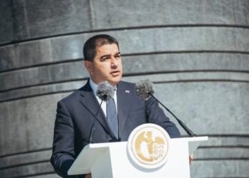 Krizë politike në Gjeorgji, autoritetet kërkojnë ndalimin e tre partive opozitare properëndimore.