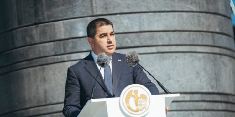 Krizë politike në Gjeorgji, autoritetet kërkojnë ndalimin e tre partive opozitare properëndimore.