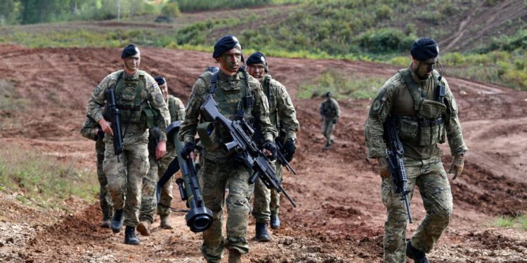 Kroacia rivendos shërbimin ushtarak, duke e obliguar stërvitjen prej dy muajsh për të rinjtë nga mosha 18 vjeçare.