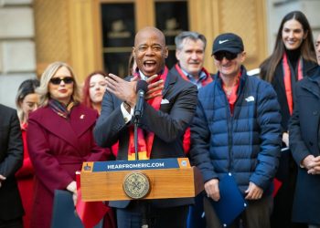Kryebashkiaku i Nju Jorkut mbërrin në Tiranë, zbulohet informacion mbi takimin e tij me Ramën dhe përfaqësues të tjerë të qeverisë.