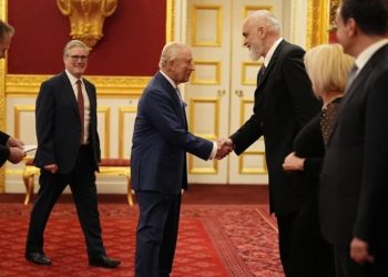 Kryeministri Rama pritet nga Mbreti Charles III në Londër në kuadër të Samitit të Procesit të Berlinit