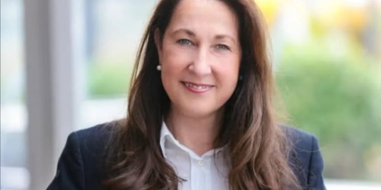 Kryetarja e bashkisë në Gjermani plagoset me thikë 13 herë para shtëpisë, aktualisht në gjendje të rëndë shëndetësore.