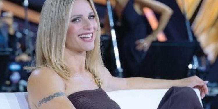 "Kur u bëra nënë në moshën 19 vjeçare, jeta më mori në befasi", zbulon Michelle Hunziker: Pjesa e panjohur e ritmit të saj të jetës...