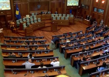 Kurti ka vetëm dy ditë për të formuar qeverinë e re, ekspertët paralajmërojnë: Vonesa e buxhetit rrezikon kolapsin.