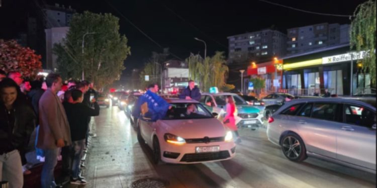 Kush përfundon në balotazh dhe cili kandidat ka dalë fitues që sot? Rezultatet e anketave të daljes në Kosovë