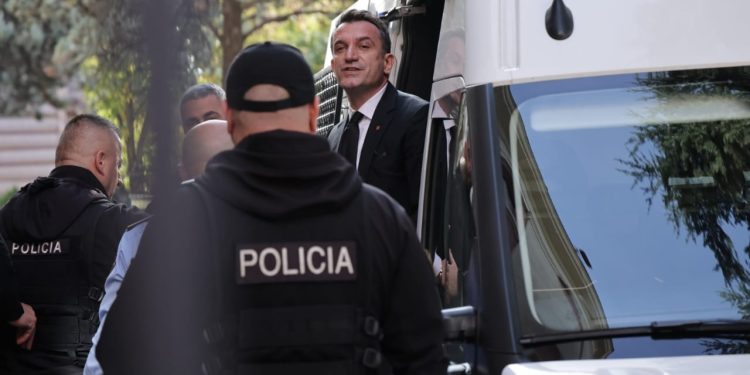 Kushtetuesja vlerësoi shkarkimin e Erion Veliajt nga posti i kryebashkiakut të Tiranës nga Qeveria, seanca përfundon pas 7 orësh.