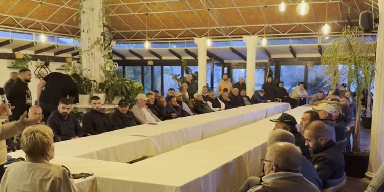 Kuvendi i krahinës reagon ndaj IKMT-së: Banorët e Tragjasit, Orikumit, Dukat e Rradhimë të informuar për prishjen e lokaleve.