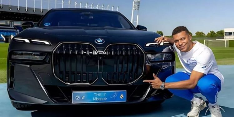 Kylian Mbappe prezanton makinën e tij të re të personalizuar, tani i mungon vetëm…patenta