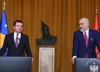 “LVV m’i ka ofruar një çarçaf të gjatë” / Protestë në Tiranë nesër për ish-krerët e UÇK, Rama përgjigjet Kurtit: Nuk kam për qëllim të konkuroj Vetëvendosjen.