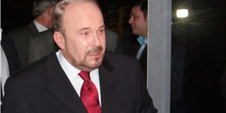 Lajmi Kryesor: Gjendja e Fatos Nanos shumë e rëndë, arrin në Tiranë një grup mjekësh të huaj: Problemi i rikthimit në vetëdije të trurit.