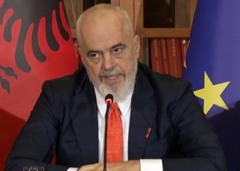 Lirimi i hapësirave publike: Rama thekson se karriget nuk do të hiqen, duke e quajtur këtë një luftë të përditshme për të përfunduar procesin e çmontimeve.