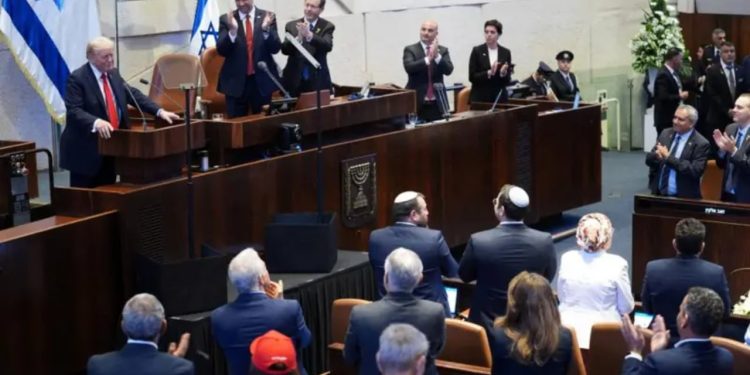 Lirimi i pengjeve: Trump para parlamentit izraelit shpall një ditë gëzimi dhe optimizmi të madh.