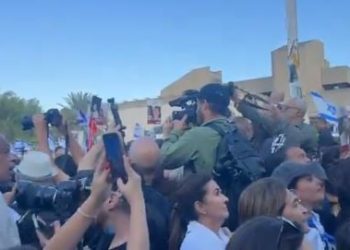 Lirimi i pengjeve nga Hamasi: Mesazhi i kompanive të telefonisë celulare në Izrael - "Mirë se vini në shtëpi"