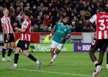 Liverpooli pëson humbjen e katërt radhazi në kampionat, duke u mundur nga Brentford, ndërsa shpresa për titullin duket se po zbehet.