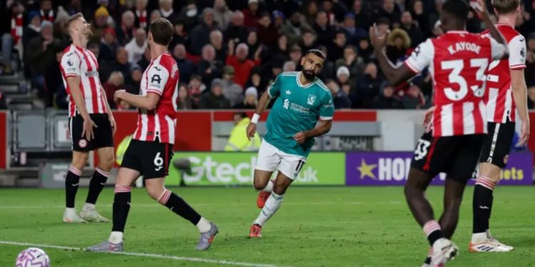 Liverpooli pëson humbjen e katërt radhazi në kampionat, duke u mundur nga Brentford, ndërsa shpresa për titullin duket se po zbehet.
