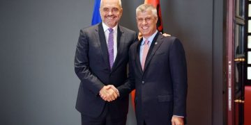“Lufta për liri është një akt i drejtë” / Gjyqi ndaj Hashim Thaçit, Rama: Avokatët e Kosovës paraqiten përballë një gjykate të dyshimtë.