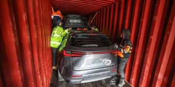 Makinat luksoze vidhen "me stil" në Angli dhe transportohen në Dubai, zbulohet skema e përdorur nga grupet kriminale.