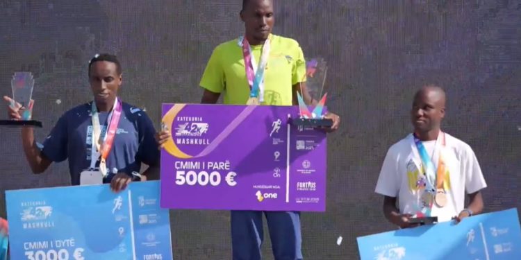 Maratona e Tiranës mbyllet me dominimin e atletëve nga Kenia, pjesëmarrje nga mbi 5 mijë garues të 56 vendeve të ndryshme.
