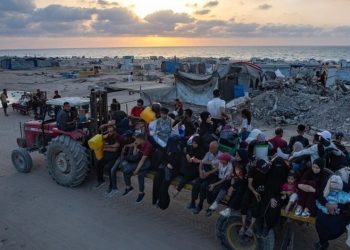 Marrëveshja e armëpushimit në Gaza: Plani për tërheqjen e forcave izraelite dhe lirimin e pengjeve nga Hamasi.